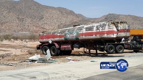 انقلاب شاحنتين بعقبة بني مسعود ونجاة قائديهما