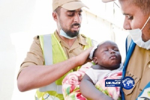 بالصور- إفريقية تترك “رضيعة” لدى سائق حافلة بالمشاعر وتختفي