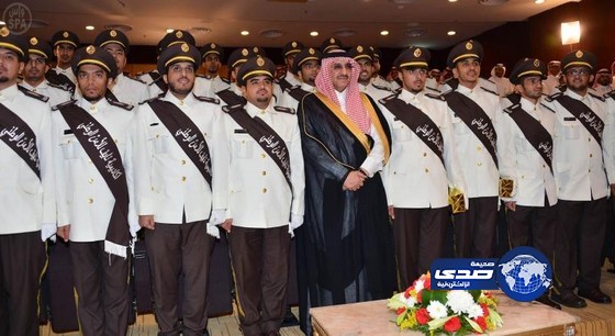 وزير الداخلية يرعى حفل تخريج دورة تأهيل الضباط التخصصي للمتفوقين بأكاديمية نايف