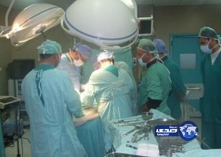 بالفيديو.. أطباء يرقصون الدبكة قبل إجراء العملية في الأردن ويثيرون الاستياء
