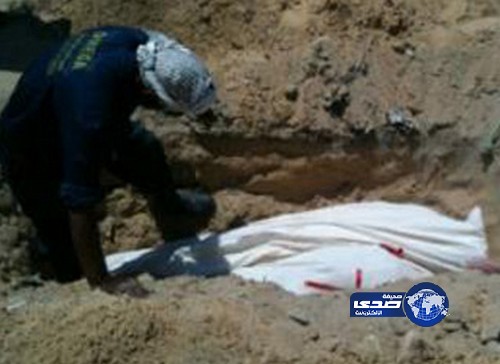 يدفن ابنته سرا لعجزه عن تكاليف العزاء