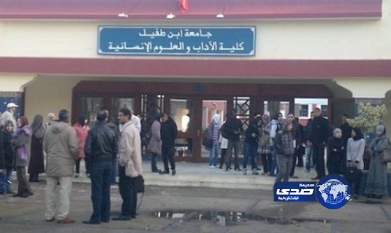 أستاذ جامعي يظهر عاري ويطلب من الطلاب ممارسة الجنس معه