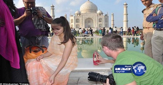 ملكة جمال الكون نتنهك قوانين الهند