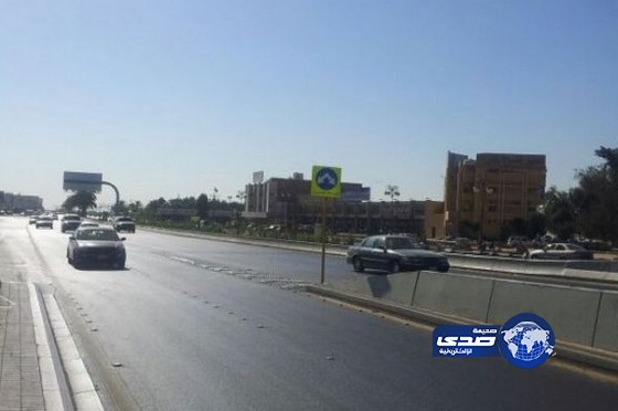 أمانه تبوك تضع لوحة ارشادية ..انتبـة للمسارين خلفك !!