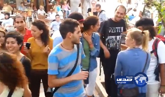 اعتصام بالقبلات امام البرلمان المغربي