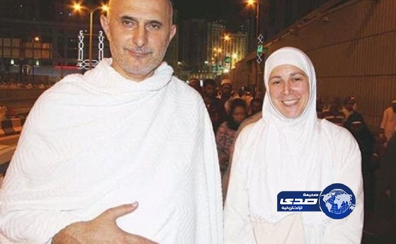 روسي وزوجته يحجان مشياً على الأقدام