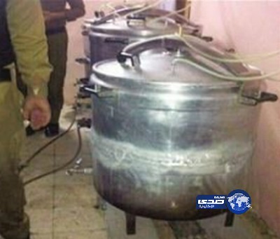 ضبط «ثلاثيني» يدير مصنعاً للخمور منذ 10 أعوام