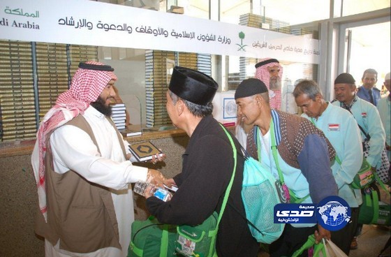 خادم الحرمين الشريفين يوجه بتوزيع القران الكريم على الحجاج
