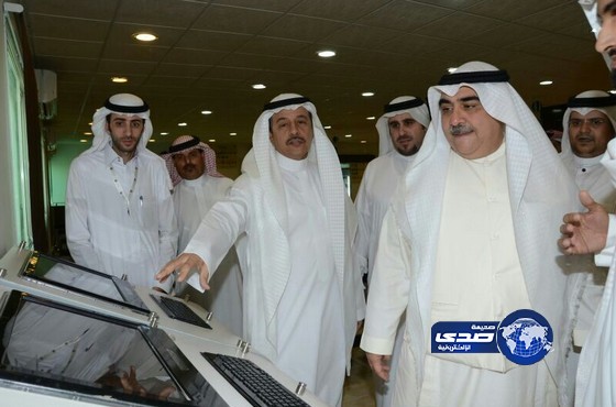 وزير العمل يوجه بتذليل المعوقات واستقبال العملاء إلى الـ6 مساءً خلال المهلة