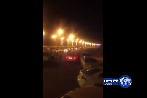 بالفيديو .. شباب يفحطون في أحد مخططات “حلي القنفذة”