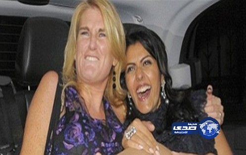 زوجة رئيس مجلس العموم البريطاني تظهر سكرانه ترقص في الشارع مع صديقتها