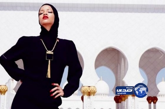 الفنانة العالمية ريهانا تستعرض أمام مسجد في أبوظبي