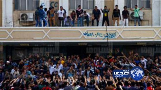 طلبة الإخوان يعتدون على طاقم “العربية” بالأزهر