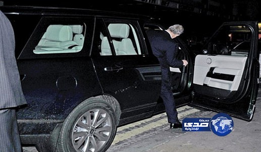 مخالفة مرورية لأمير بريطاني بعد أن اوقف سيارته على الخط الاصفر