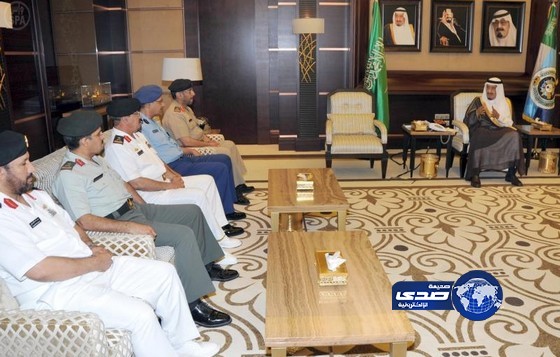 سمو ولي العهد يستقبل قائد المنطقة الغربية وقادة وضباط أفرع القوات المسلحة بالمنطقة