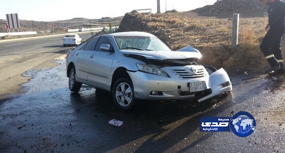 اصابة طالب جامعي في حادث مروري بطريق الباحة العقيق‎