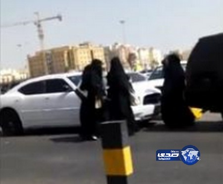 “الجهات المختصة” تحلل “فيديو” تحرش شباب بفتيات المجمع التجاري