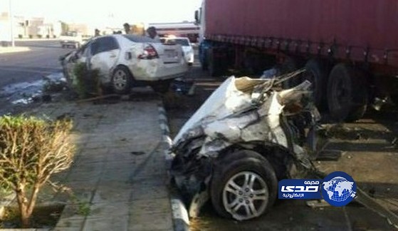 العناية الألهية انقذت انشطرت مركبته لنصفين في حادث بخالدية الأفلاج