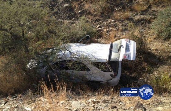 نجاة 4 أشقاء من حادث أنقلاب في المندق