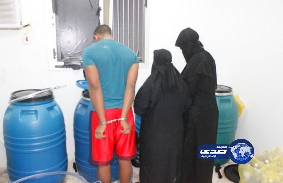 دوريات أمن الرياض السرية تضبط معمل للخمور وسط العاصمة الرياض‎ (صور)