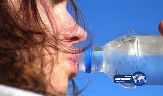 شرب الماء من الزجاجة مباشرة تسبب التجاعيد حول الفم!