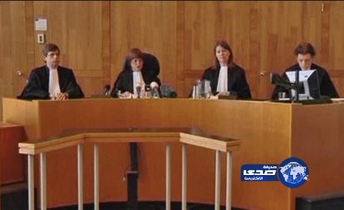 السجن لأب أجبر بناته على وضع رؤوسهن بالمرحاض