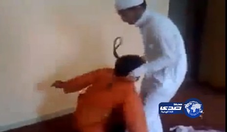 حقوق الإنسان..التعدي على “العامل” انتهاك وجناية يُحاسَب عليها الفاعل