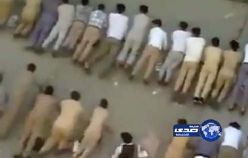 بالفيديو.. عقاب جماعي لطلاب ثانوي في اليمن يثير الانتقادات