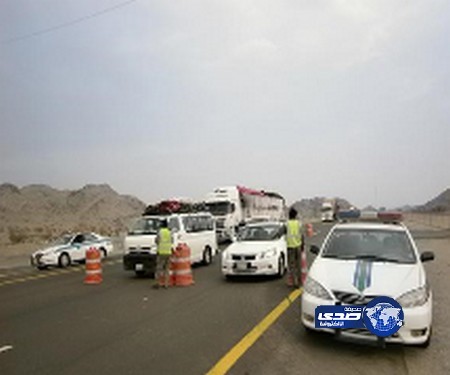 أمن طرق القصيم يضبط مواطنين وبحوزتهما مبالغ أكثر من مليارين