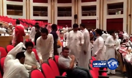 انسحاب جماعي لطلاب جامعة اليمامة من محاضرة لعضو الشورى “البليهي” (فيديو)