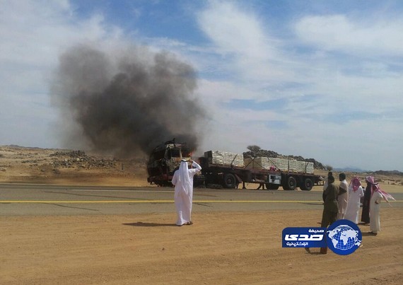 اندلاع النيران بشاحنة اردنية على طريق ضباء – الوجه