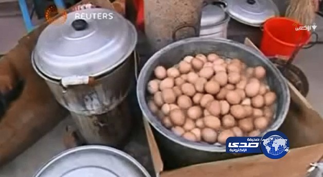 بالفيديو.. صينيون يستمتعون بأكل البيض «المسلوق» في بول الأطفال للوقاية من الأمراض!