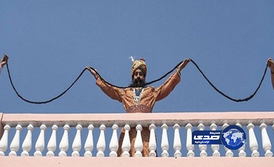 بالصور..هندي يحطم الرقم القياسي لأكبر شارب في العالم