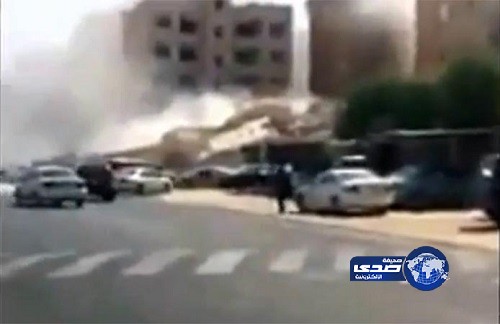 بالفيديو ..انهيار مبنى في الكويت بعد خطأ فني والاشتباه بوجود شخص تحت الانقاض