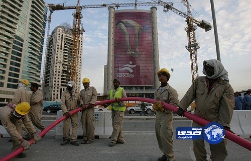قطر تحقق في وضع العمال بعد اتهامات بـ”الاستعباد”