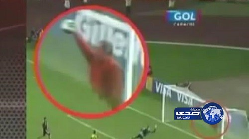 بالفيديو..”شبح” رئيس ميّت يُنقذ منتخب بلاده من هدف محقق
