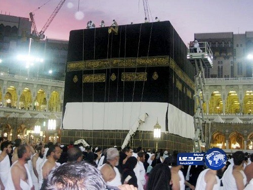 86 عاملاً يقومون غداً باستبدال كسوة الكعبة بـ 22 مليون ريال