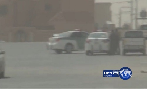 بالفيديو – القبض على مفحط كتب في سيارته عبارات خادشة للحياء بحفرالباطن