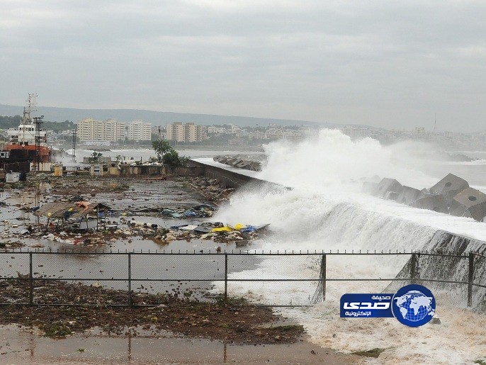 “فايلين” يضرب الهند خلال ساعات