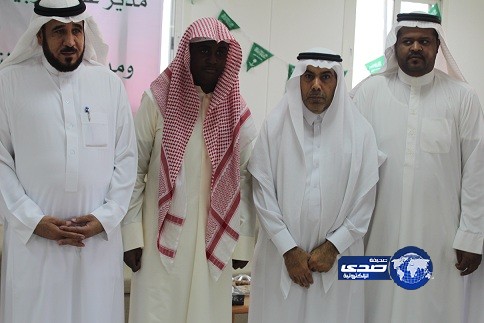 مدير التربية والتعليم بالرياض يعزى  ابن المعلم “برناوي” في مدرسته صباح هذا اليوم