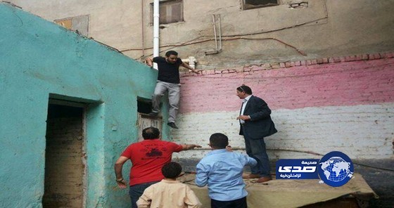 نائب وزير الشباب المصري”ينط “من فوق السور