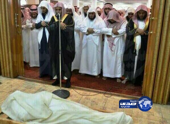 جموع غفيرة تؤدي الصلاة الجنازة على الفقيد الشهراني (صور)
