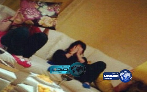 علاقة غير شرعية تقود موظفاً وطالباً ولاعباً في الامارات و3 خادمات إلى السجن