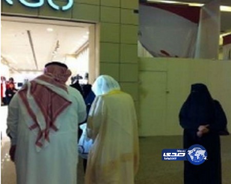 آل الشيخ يقف على عمل ميدانيي “الهيئة” ويستطلع آراء الزوار بـ “بانوراما مول” (صور)