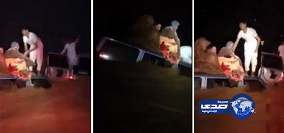 بالفيديو: “النخوة” تقود شبان لأنقاذ عائلة محاصرة في سيول عرعر