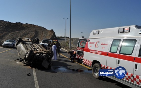 انقلاب مركبة على طريق الطائف ـ الباحة