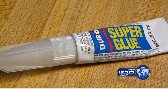 أم تقطع قضيب طفلها ثم تلصقه بالصمغ