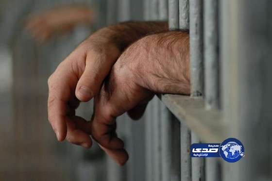 بعد 33 عاماً من الهرب.. سجين يسلم نفسه لتفادي الابتزاز!