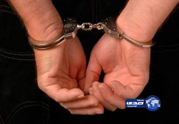 اعتقال معلم شمّ ودغدغ أقدام تلاميذه خلال الدروس