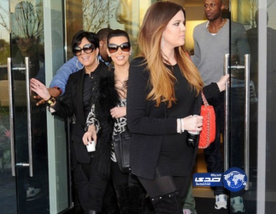 كيم كاردشيان وعائلتها يبيعون أغراض منزلهم بهدف جمع المال